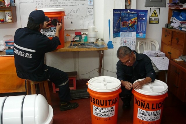 inspeccion-de-paquetes-de-emergencia56B429A7-523B-59F1-67BF-3EDFBFA0AB32.jpg